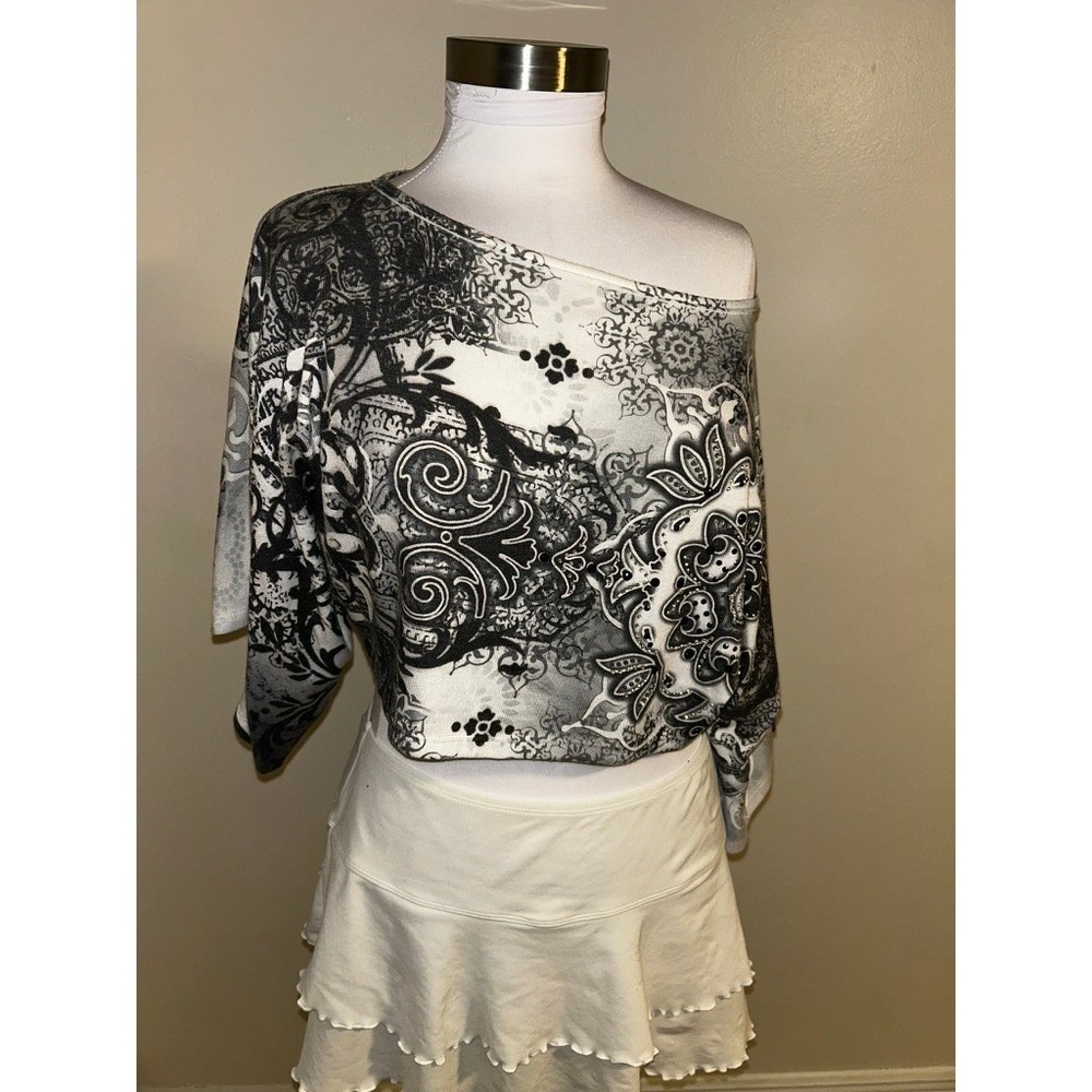 Black White Paisley Mandala Rhinestone Cropped Batwing Off Shoulder Top